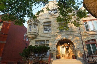 Building Photo - 3316 S Calumet Ave