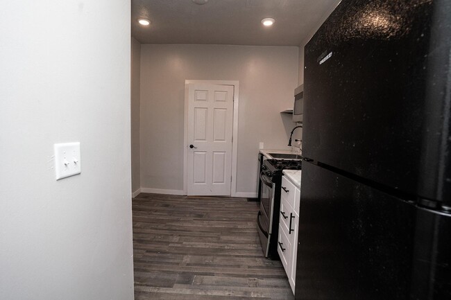 Building Photo - 840 S Ironwood Dr