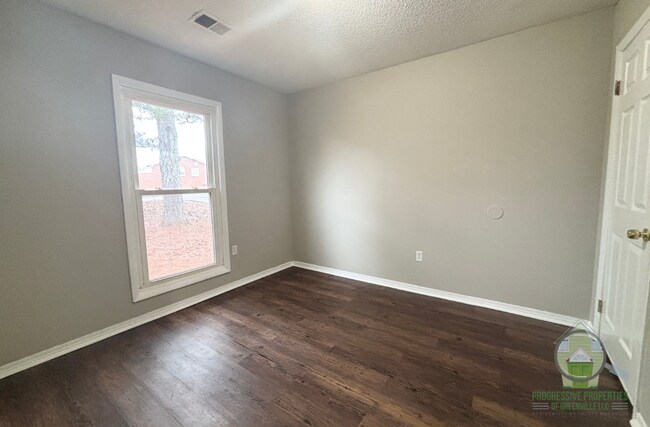 Building Photo - 103 Parkston Ave