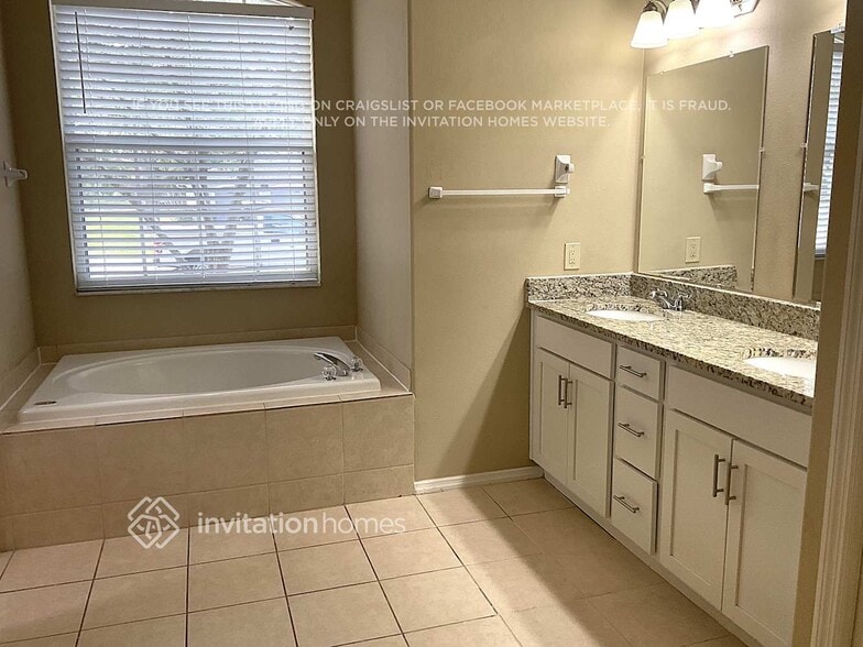 Building Photo - 14814 7th Ave E