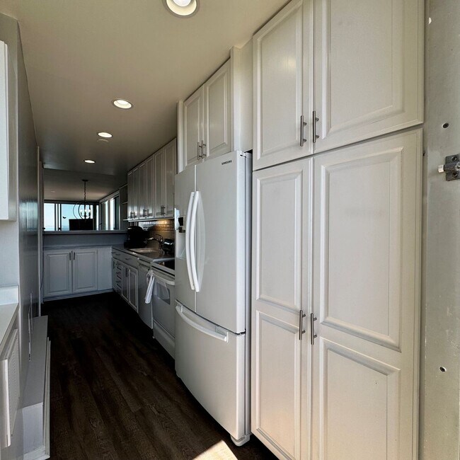 Building Photo - Just Unpack, Pour a Beverage, & Cue the Su...