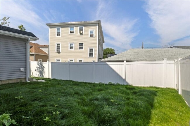Building Photo - 30 Danby St