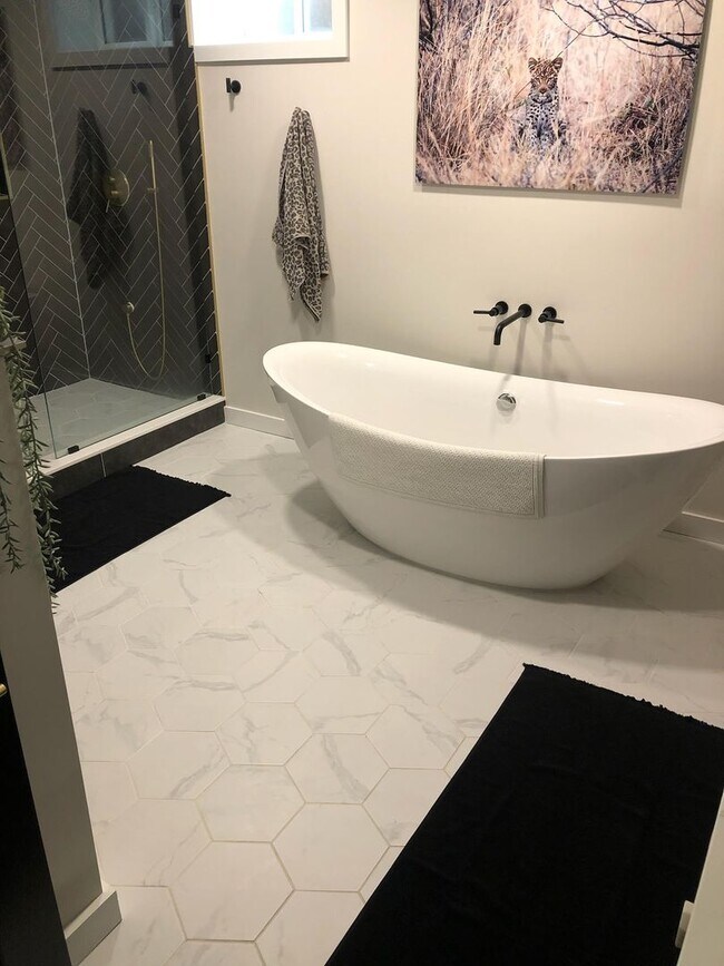 Building Photo - Beautiful 5 Bedroom Ranch in Virginia Vale