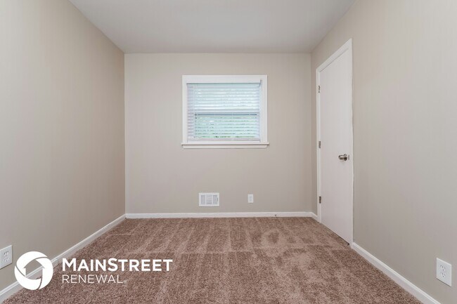 Building Photo - 4325 Bayberry Dr