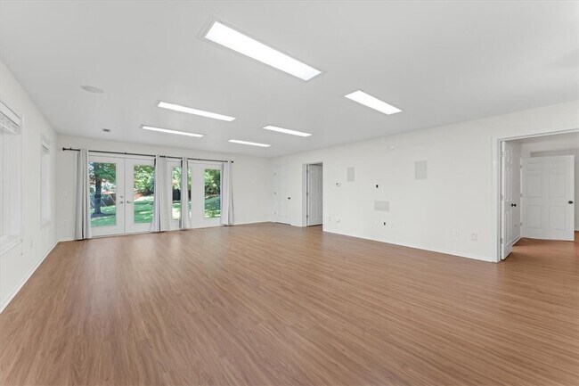 Building Photo - 3261 Eden Dr