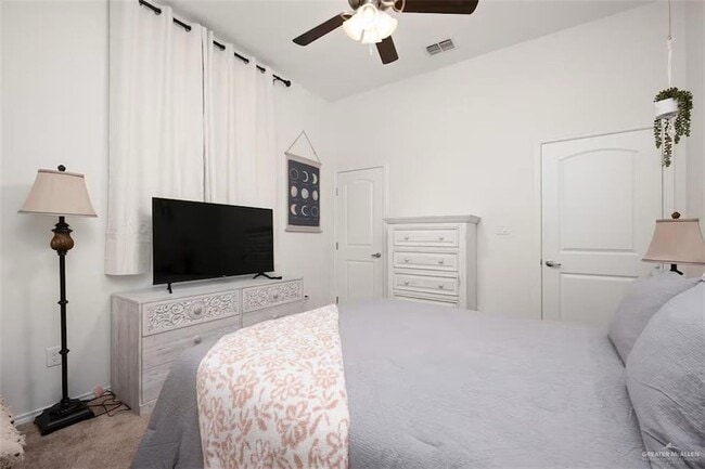 Building Photo - 809 S 5th St