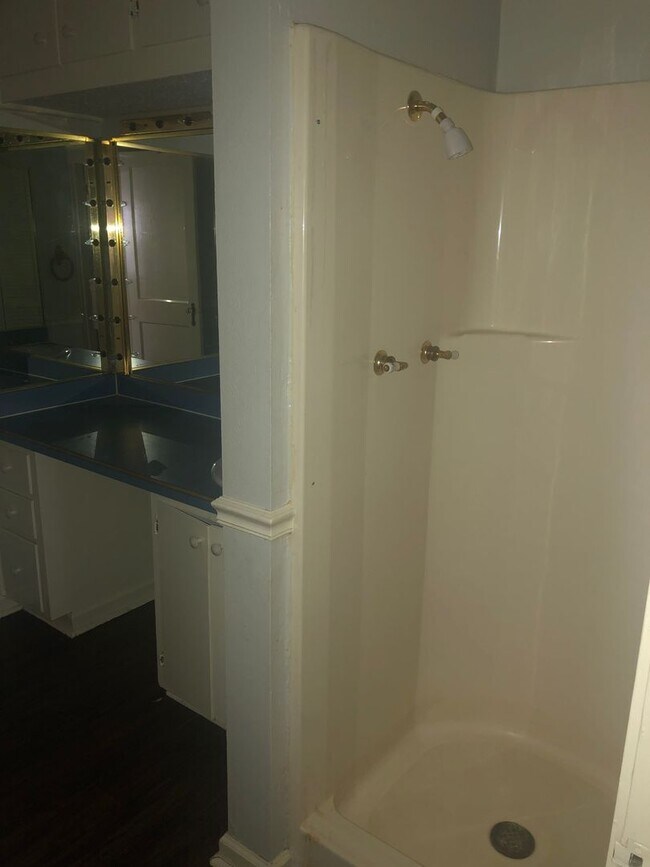 Building Photo - WONDERFUL SO. HIGHLANDS HOME.