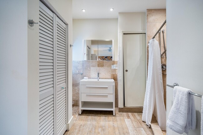 Building Photo - 621 86th St