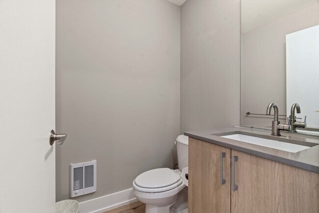 Building Photo - 916 N Delaware Ave