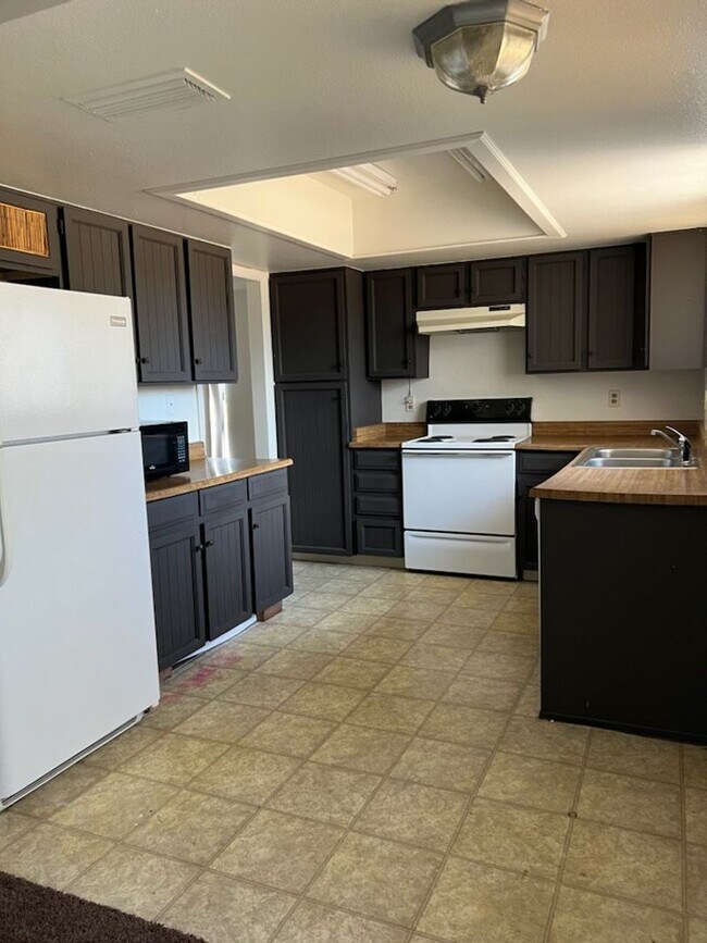 Building Photo - Charming 3 Bed 2 Bath home in Mesa with co...