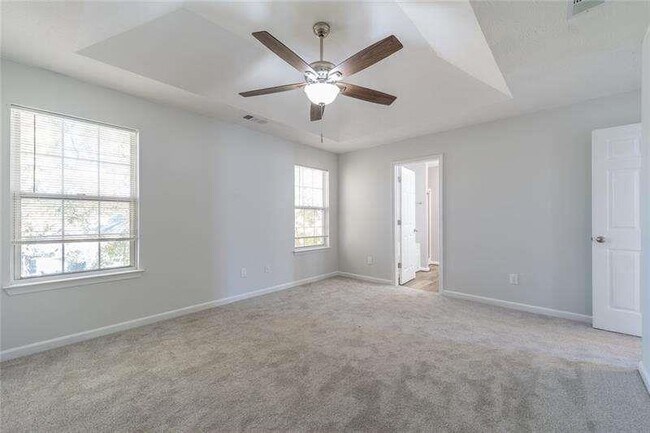 Building Photo - 2716 Lake Park Ridge W