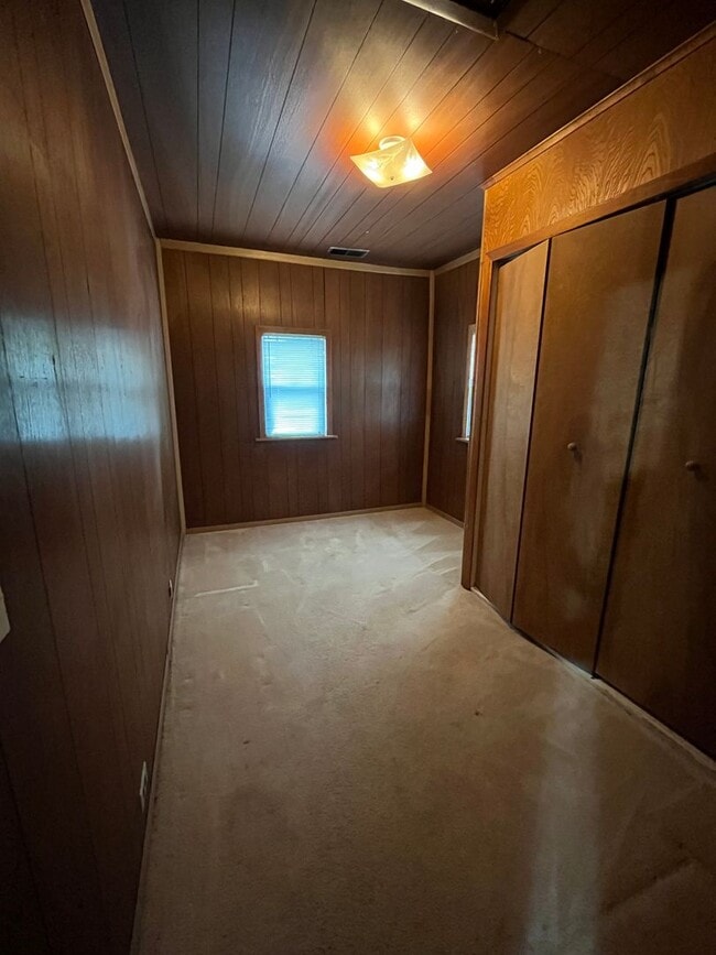 Building Photo - 2 Bed, 1 Bath Single Family House in East ...
