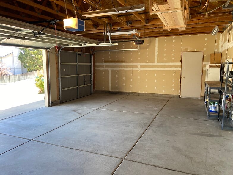 Building Photo - 3964 Glenview Terrace