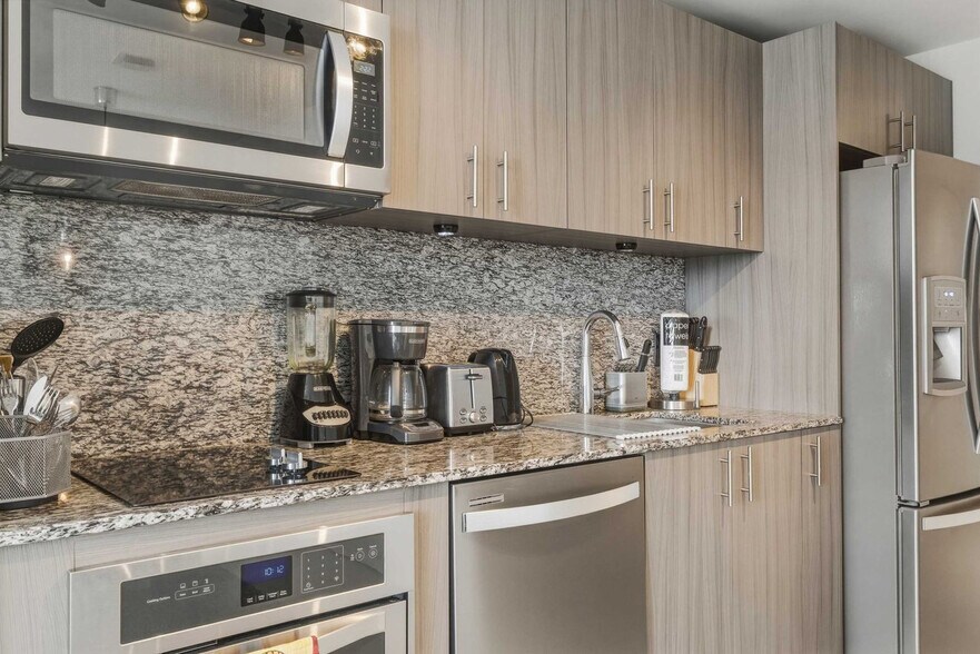 Building Photo - 5350 NW 84th Ave