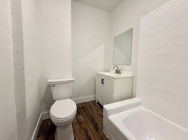 Building Photo - Spacious 3BR Home in Point Breeze Near Parks & Broad Street