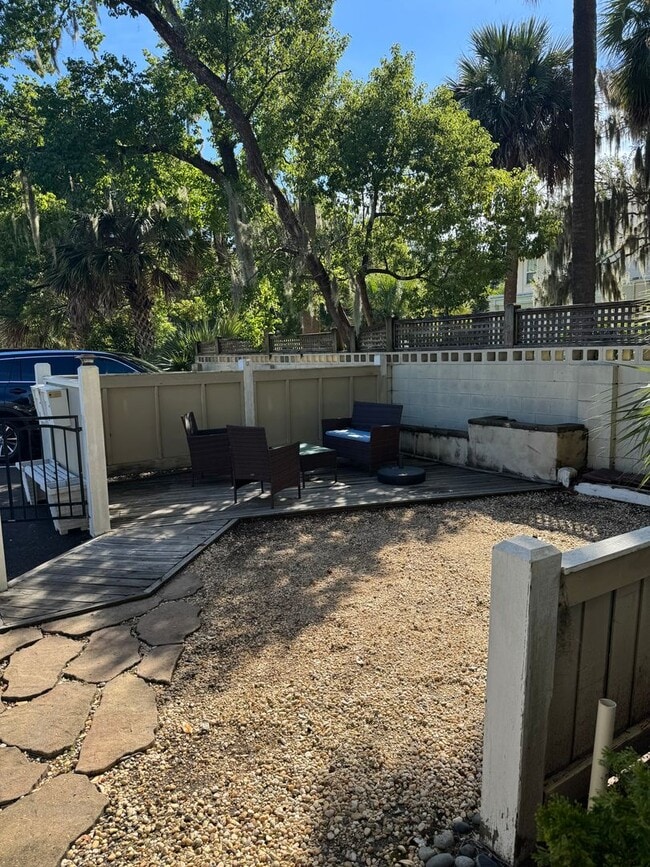 Building Photo - Stylish First-Floor Condo by Daffin Park with All-Inclusive Utilities