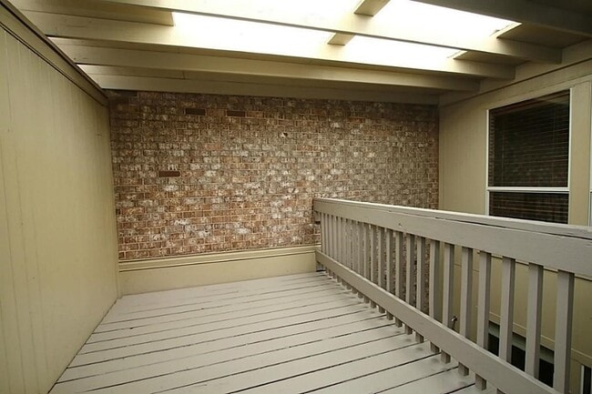 Building Photo - 5228 Woodlawn Pl