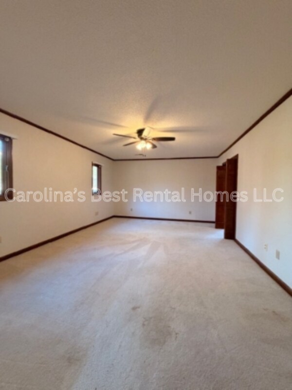 Building Photo - 250 Running Deer Rd