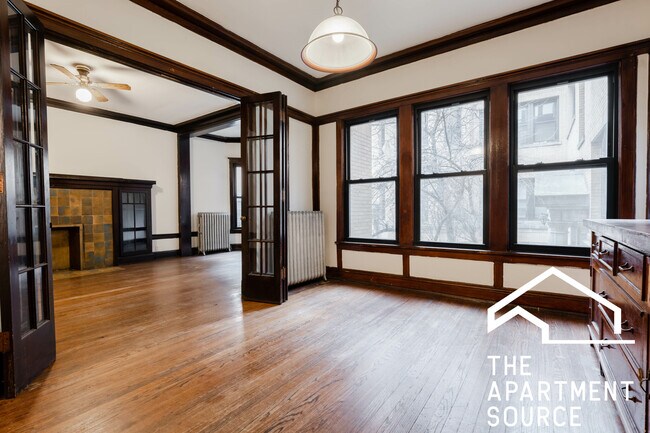 Building Photo - 2426 N Sawyer Ave