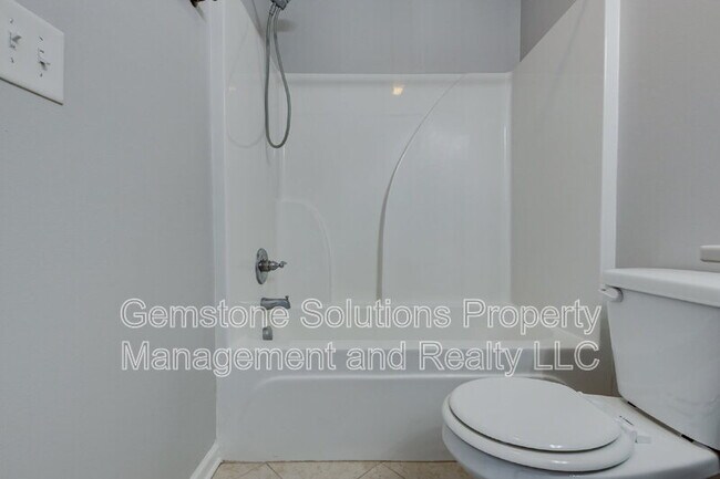 Building Photo - 304 Oldbury Ln