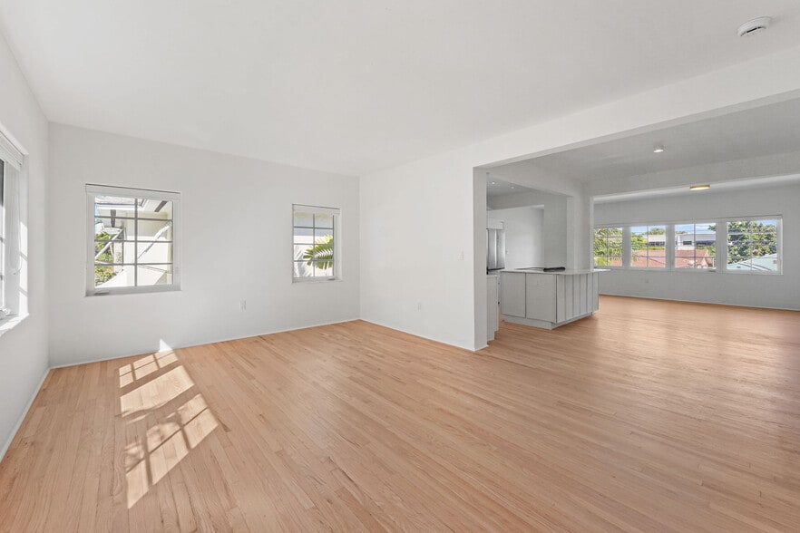 Building Photo - 3705 Ponce de Leon Blvd