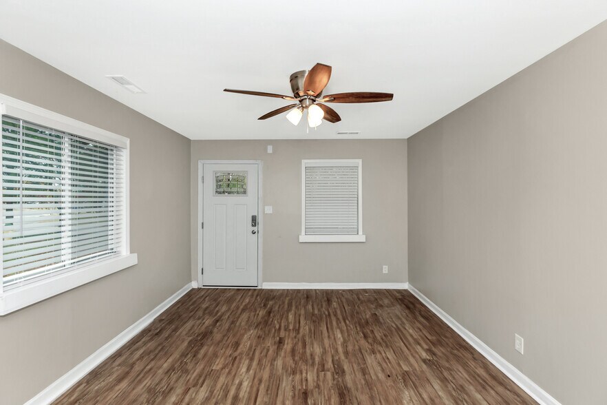 Building Photo - 4304 9th Ave SW