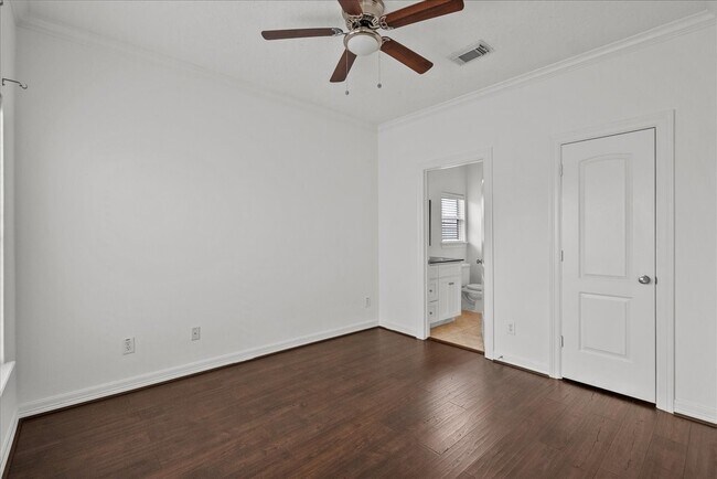 Building Photo - 6118 Tyne St