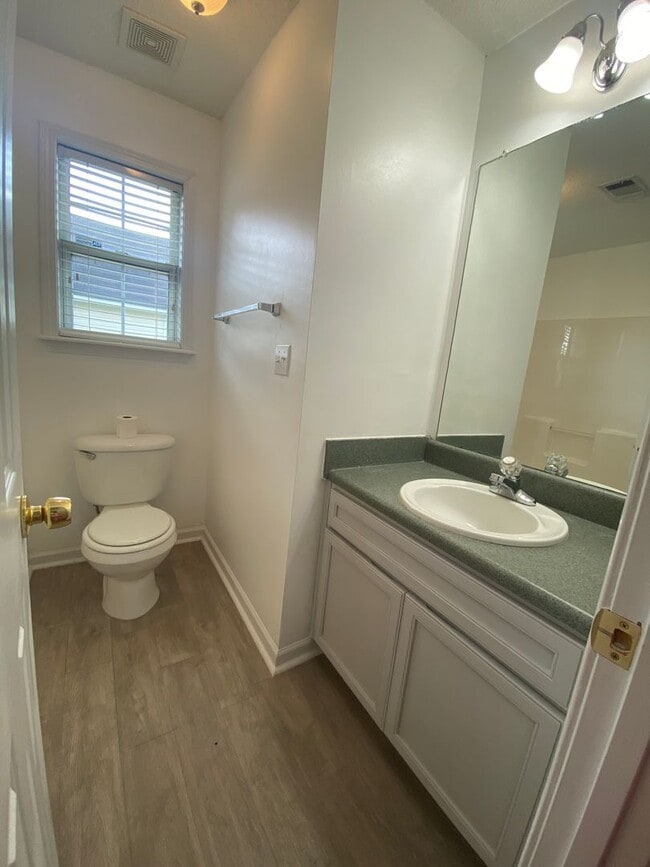 Building Photo - 306 Strawbridge Ln