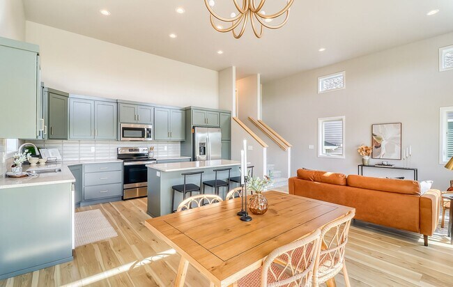 Building Photo - 3 Bed 2 Bath Single Family Home