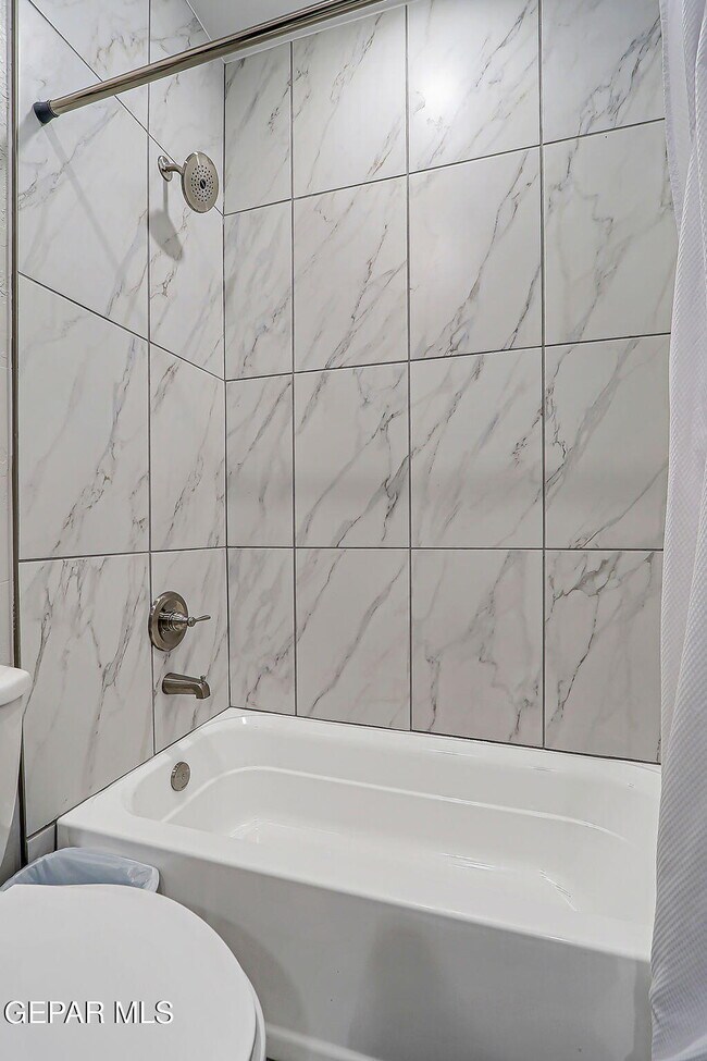 Building Photo - 143 Sarah Trl