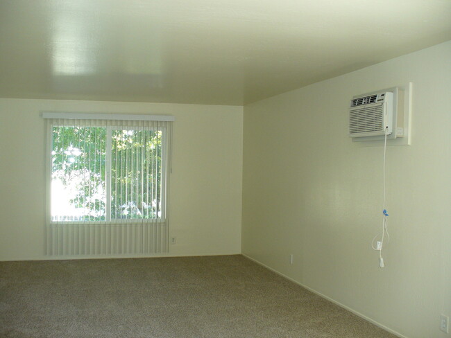 Building Photo - RIV511-525*