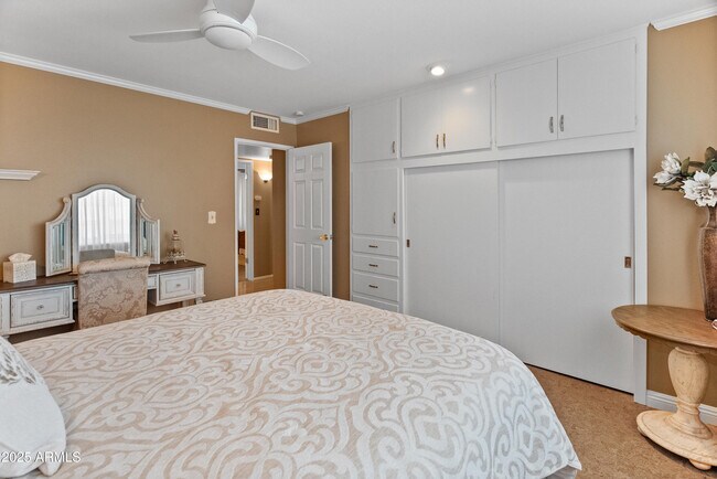 Building Photo - 10229 W Bolivar Dr