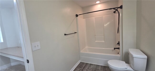 Building Photo - 1214 NE 18th Pl