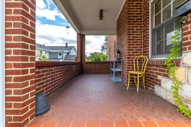 Building Photo - 2510 Tillett Rd SW