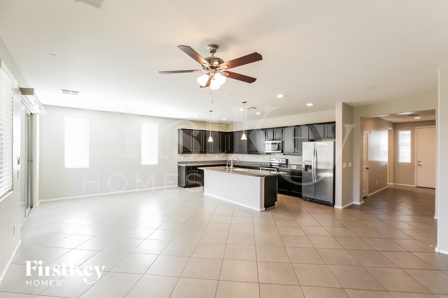 Building Photo - 22464 Via Del Oro