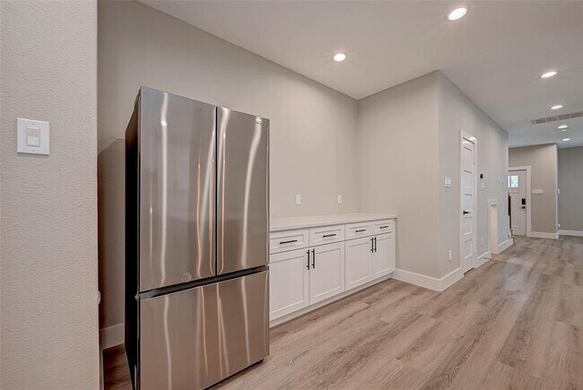 Building Photo - 811 Avenue J