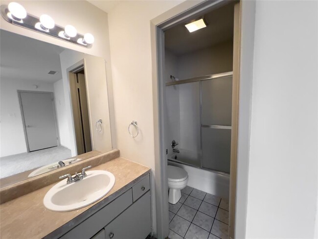 Building Photo - 7206 Creekside Dr