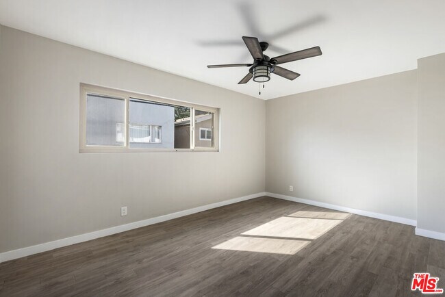 Building Photo - 925 N Curson Ave
