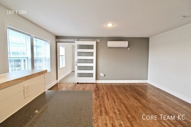 Building Photo - 1901 Olathe Blvd