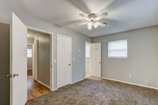 Building Photo - 347 W Cedar Dr