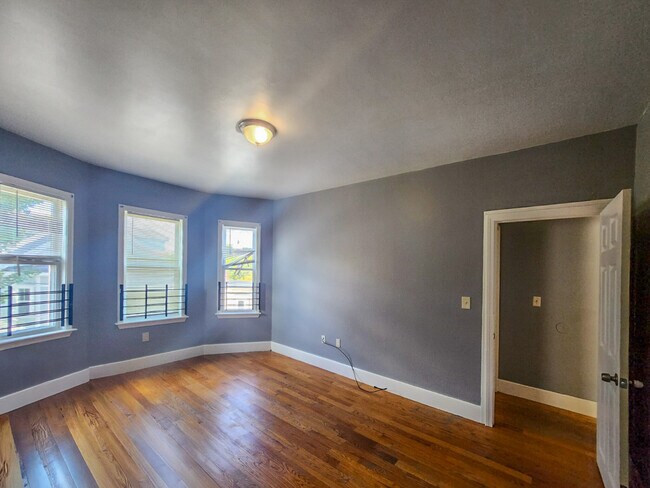 Building Photo - 12 Fox St