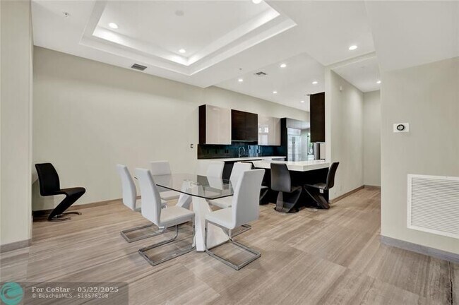 Building Photo - 425 N Ocean Blvd