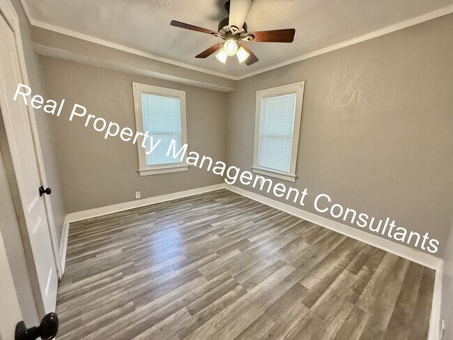 Building Photo - 3-Bedroom Home with Modern Updates Throughout