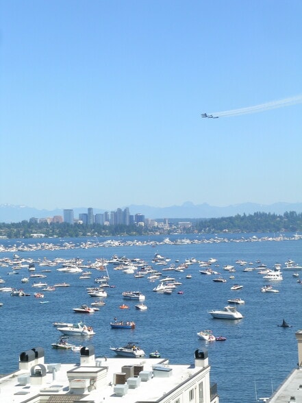 flotilla & bellevue - 335 Lakeside Ave S