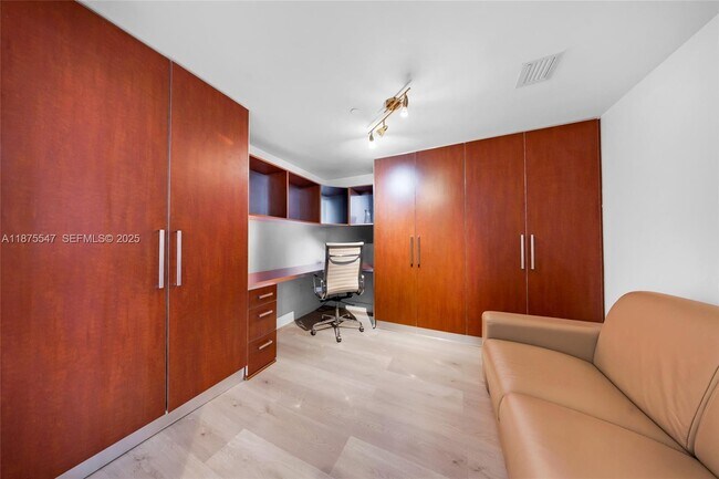 Building Photo - 1800 S Ocean Dr