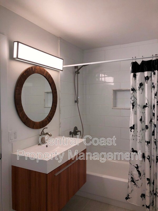 Building Photo - 3850 Rio Rd