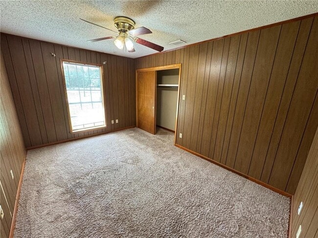 Building Photo - 24 Bethel Forest Dr S