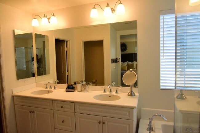 Building Photo - 507 Moonlight Dr