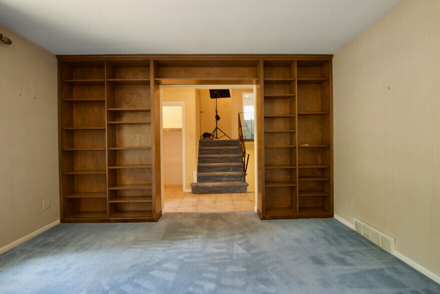 Building Photo - 1149 Sunrise Dr