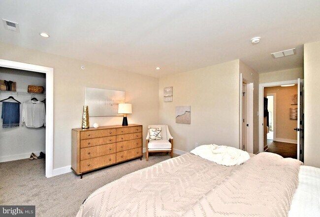 Building Photo - 200 Souders Wy